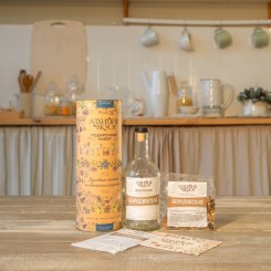 Подарочный набор в тубусе Алхимия вкуса Бородинская (1 бутылка)